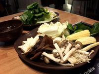 Shaburi: Daging Wagyu Australia Makin Enak Dicelup dengan Kaldu <i>Chicken Collagen Paitan</i> yang Gurih