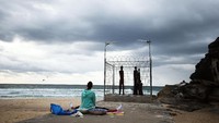 Patung-patung itu tentunya membuat kita makin betah untuk bersantai-santai di sana. Mark Metcalfe/Getty Images/detikFoto.