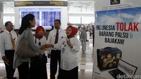 Kepala Divisi Pelayanan Hukum Kanwil Kemenkum HAM Banten Sri Kurniati Hapane dan Kasubdit Pengaduan Direktorat Pengaduan dan Penyelesaian Sengketa DJKI Kemenkum HAM Abdul Hakim turun langsung untuk melakukan sosialisasi.