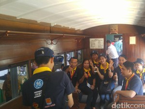 Lokomotif Uap Ambarawa Pukau Bos Kereta dari 7 Negara