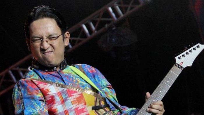 Wali Band saat tampil di TMII