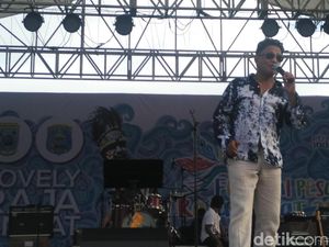Penyanyi Andre Hehanusa Terpukau Keramahan Raja Ampat