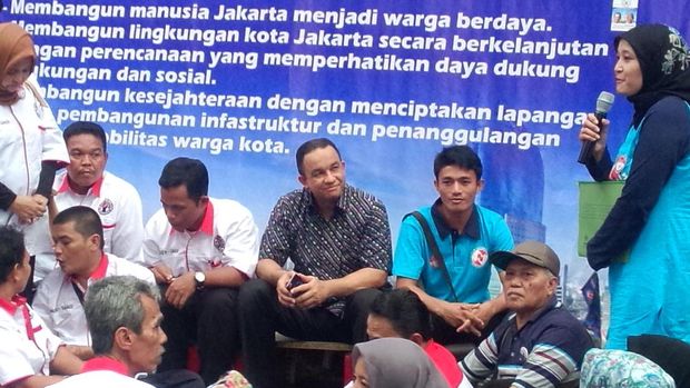 Anies Baswedan di Posko Relawan