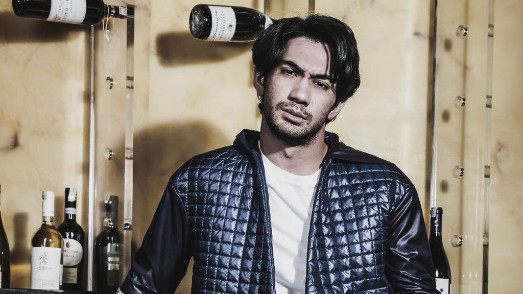Sepak Terjang Keberhasilan Karier Reza Rahadian di Industri Perfilman