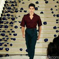 Koleksi Brand Ikat Indonesia by Didiet Maulana Annual Show, mengangkat tema Purnama 2016 bertempat di Four Seasons Hotel. Jakarta. [Foto: Mohamamd Abduh/Wolipop]