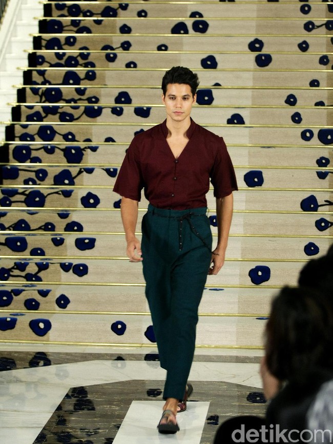 Koleksi Brand Ikat Indonesia by Didiet Maulana Annual Show, mengangkat tema Purnama 2016 bertempat di Four Seasons Hotel. Jakarta. [Foto: Mohamamd Abduh/Wolipop]