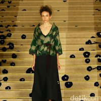Koleksi Brand Ikat Indonesia by Didiet Maulana Annual Show, mengangkat tema Purnama 2016 bertempat di Four Seasons Hotel. Jakarta. [Foto: Mohamamd Abduh/Wolipop]
