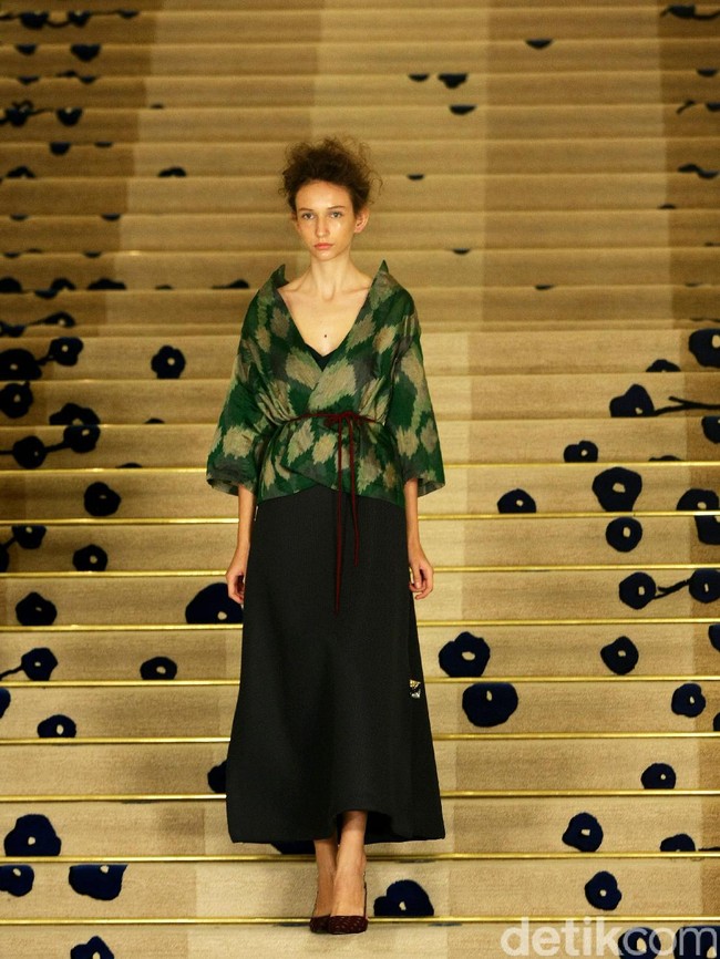 Koleksi Brand Ikat Indonesia by Didiet Maulana Annual Show, mengangkat tema Purnama 2016 bertempat di Four Seasons Hotel. Jakarta. [Foto: Mohamamd Abduh/Wolipop]