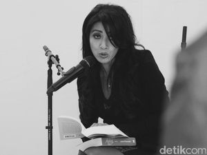 Laksmi Pamuntjak Riset soal Seni Rupa Kontemporer di Novel Kekasih Musim Gugur