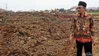 Djarot berkeliling waduk.