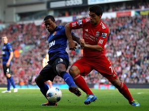 Evra Tantang Luis Suarez Duel di MMA, Ini Alasannya