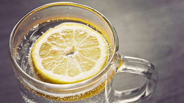 Bukan Hanya Segar Ini 5 Manfaat Minum Air Lemon Campur Madu