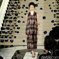 Koleksi Brand Ikat Indonesia by Didiet Maulana Annual Show, mengangkat tema Purnama 2016 bertempat di Four Seasons Hotel. Jakarta. [Foto: Mohamamd Abduh/Wolipop]