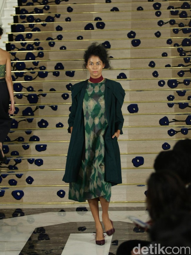 Koleksi Brand Ikat Indonesia by Didiet Maulana Annual Show, mengangkat tema Purnama 2016 bertempat di Four Seasons Hotel. Jakarta. [Foto: Mohamamd Abduh/Wolipop]