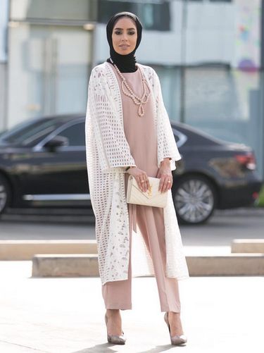Foto: 7 Gaya Elegan dengan Hijab ala Fashionista Kuwait Fatema Al Awadhi
