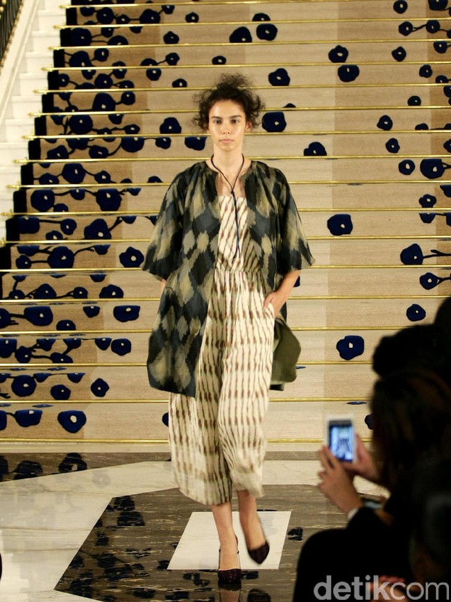 Koleksi Brand Ikat Indonesia by Didiet Maulana Annual Show, mengangkat tema Purnama 2016 bertempat di Four Seasons Hotel. Jakarta. [Foto: Mohamamd Abduh/Wolipop]