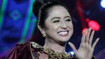 Happy dan Sendunya Dewi Persik di Atas Panggung