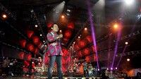Wajah bahagia Faank melihat Para Wali (sebutan fans Wali) puas dengan penampilan mereka. Pool/Ismail/detikFoto.