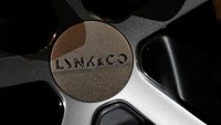 Lynk & Co bakal memproduksi mobil di China. Merek otomotif baru ini menargetkan mobil-mobilnya bersaing di kelas menengah. Foto: Reuters/Hannibal Hanschke