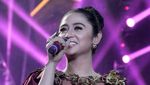 Happy dan Sendunya Dewi Persik di Atas Panggung