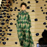 Koleksi Brand Ikat Indonesia by Didiet Maulana Annual Show, mengangkat tema Purnama 2016 bertempat di Four Seasons Hotel. Jakarta. [Foto: Mohamamd Abduh/Wolipop]