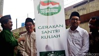 Peluncuran Gerakan Santri Kuliah ditandai dengan pelepasan balon ke udara, Jumat (21/10/2016).
