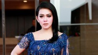 Tak ada senyum ataupun keceriaan dari wajah penyanyi berusia 34 tahun itu. Pool/Palevi S/detikFoto.