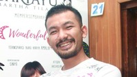  Rio juga tampak happy bisa bekerja sama dengan sang istri dan menjadi produsernya. Pool/Gus Mun/detikFoto.