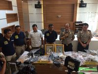  Kadiv Humas Polri Irjen Boy Rafli Amar memberikan penjelasan dalam gelar barang bukti penyerangan polisi Tangerang di Mabes Polri, Jumat (21/10/2016)