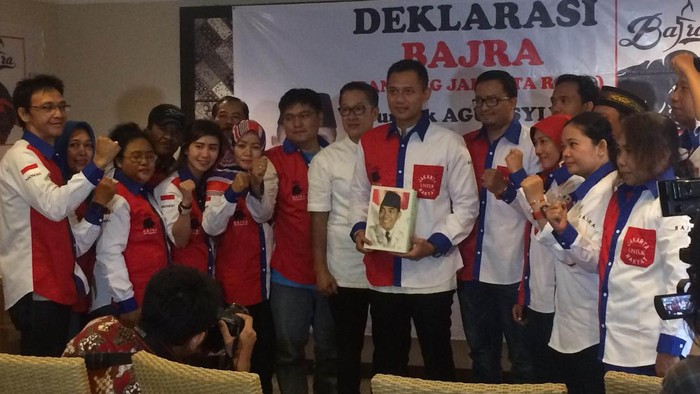 Agus Yudhoyono Dapat Buku tentang Soekarno dari Banteng Jakarta