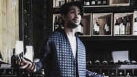 Reza dulu adalah seorang yang pendiam dan siswa teladan. (Wardrobe by Danjyo Hiyoji)