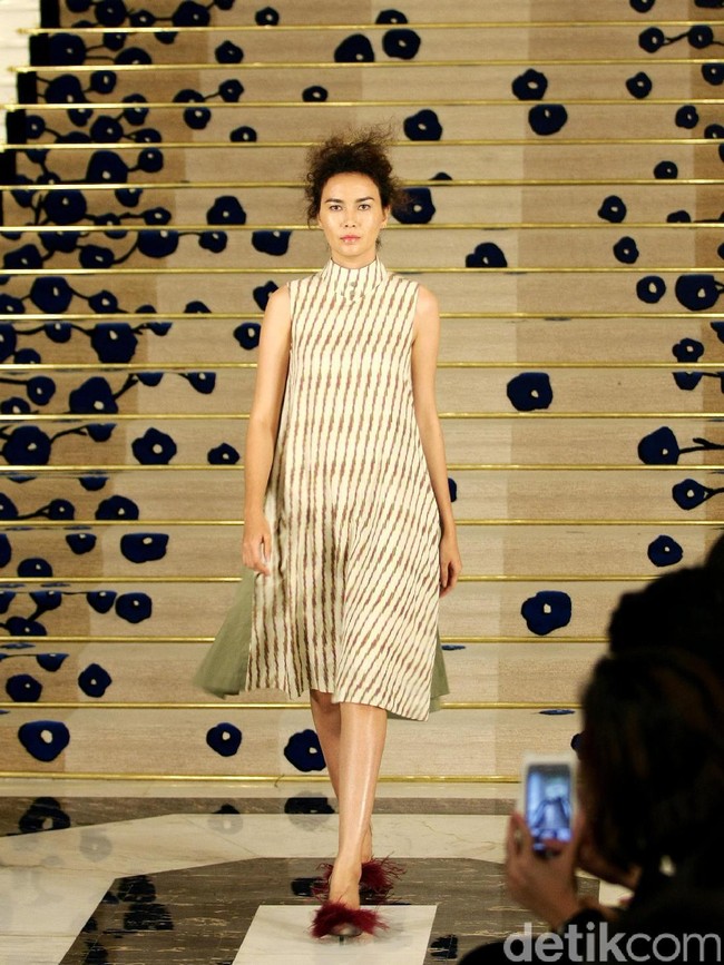 Koleksi Brand Ikat Indonesia by Didiet Maulana Annual Show, mengangkat tema Purnama 2016 bertempat di Four Seasons Hotel. Jakarta. [Foto: Mohamamd Abduh/Wolipop]