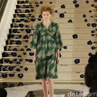 Koleksi Brand Ikat Indonesia by Didiet Maulana Annual Show, mengangkat tema Purnama 2016 bertempat di Four Seasons Hotel. Jakarta. [Foto: Mohamamd Abduh/Wolipop]