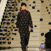 Koleksi Brand Ikat Indonesia by Didiet Maulana Annual Show, mengangkat tema Purnama 2016 bertempat di Four Seasons Hotel. Jakarta. [Foto: Mohamamd Abduh/Wolipop]