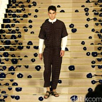 Koleksi Brand Ikat Indonesia by Didiet Maulana Annual Show, mengangkat tema Purnama 2016 bertempat di Four Seasons Hotel. Jakarta. [Foto: Mohamamd Abduh/Wolipop]