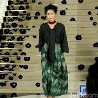 Koleksi Brand Ikat Indonesia by Didiet Maulana Annual Show, mengangkat tema Purnama 2016 bertempat di Four Seasons Hotel. Jakarta. [Foto: Mohamamd Abduh/Wolipop]