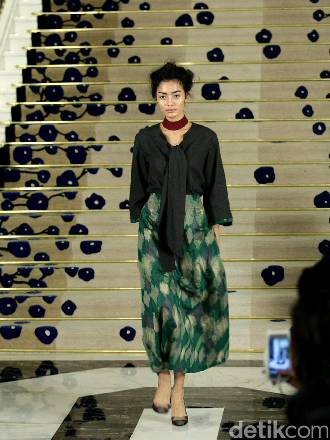Koleksi Brand Ikat Indonesia by Didiet Maulana Annual Show, mengangkat tema Purnama 2016 bertempat di Four Seasons Hotel. Jakarta. [Foto: Mohamamd Abduh/Wolipop]