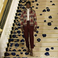 Koleksi Brand Ikat Indonesia by Didiet Maulana Annual Show, mengangkat tema Purnama 2016 bertempat di Four Seasons Hotel. Jakarta. [Foto: Mohamamd Abduh/Wolipop]