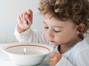 Saat Anak Malas Makan Karena Flu, Buatkan Saja 5 Sup Enak Kaya Nutrisi Ini