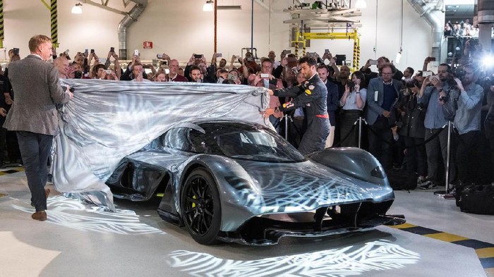 Hypercar Aston Martin-Red Bull Tembus 0-321 Km/jam Hanya 10 Detik