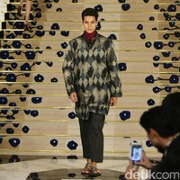 Koleksi Brand Ikat Indonesia by Didiet Maulana Annual Show, mengangkat tema Purnama 2016 bertempat di Four Seasons Hotel. Jakarta. [Foto: Mohamamd Abduh/Wolipop]