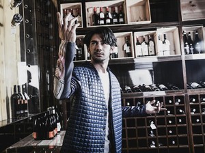 Reza Rahadian Sabet Piala FFI 2016 untuk Pemeran Utama Pria Terbaik