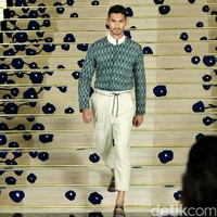 Koleksi Brand Ikat Indonesia by Didiet Maulana Annual Show, mengangkat tema Purnama 2016 bertempat di Four Seasons Hotel. Jakarta. [Foto: Mohamamd Abduh/Wolipop]