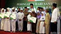 Deklarasi Pilgub Damai ini merupakan komitmen untuk menjaga suasana yang kondusif dan membangun demokrasi agar lebih berkualitas. Karena itu, melalui deklarasi ini sekaligus juga sebagai ajakan agar semua pihak tidak saling memojokkan antara pendukung pasangan calon tertentu dengan pasangan calon lainnya.