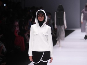 Gaya Rebellious Anak Muda Jepang di Koleksi Busana Muslim Rani Hatta