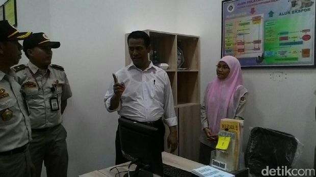 Mentan Amran di Balai Karantina Entikong-Kalbar