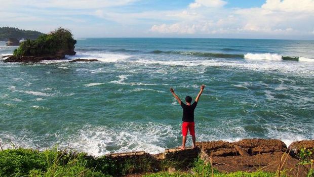 Pantai Amanda Ratu Tanah lot-nya Sukabumi