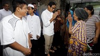 Sandiaga bersama rombongan tiba sekitar jam 17.30 WIB.  