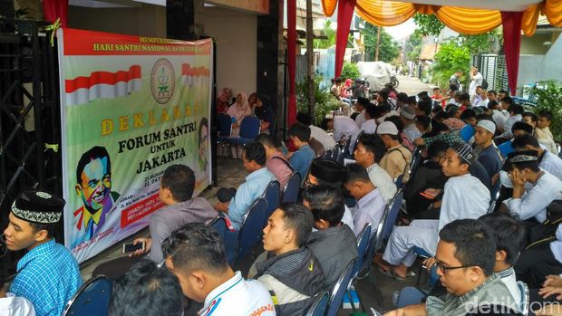 Terima Dukungan Forum Santri Jakarta, Sandi Teken Kontrak Politik