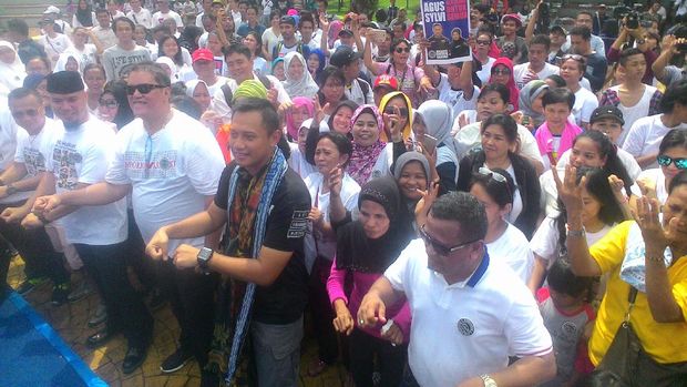Ditemani Ahmad Dhani dan Mulan, Agus Goyang Maumere di Lapangan Banteng
